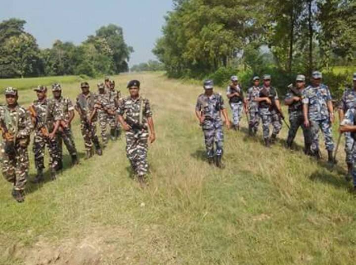 सीमामा संयुक्त गस्ती गर्दै नेपालभारतका अर्धसैनिक बल