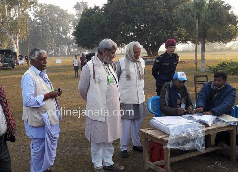 नवलपरासीमा कडा प्रतिश्पर्धा, एउटामा कांग्रेस अर्काेमा वामकाे अग्रता