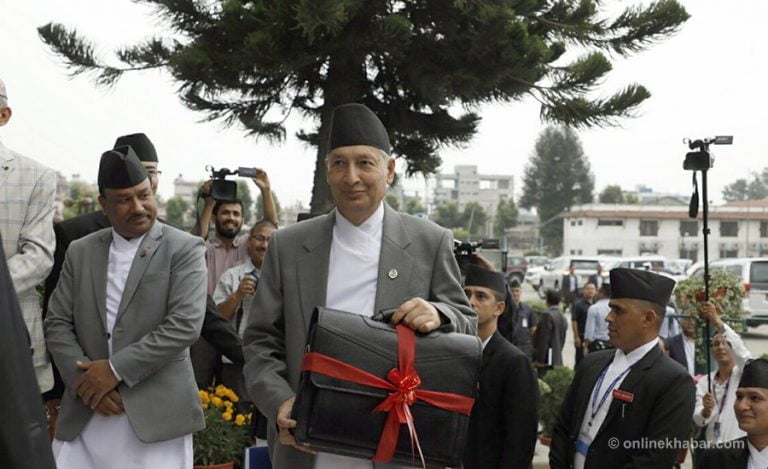 सरकारले ल्यायो १५ खर्ब ३२ अर्बको बजेट
