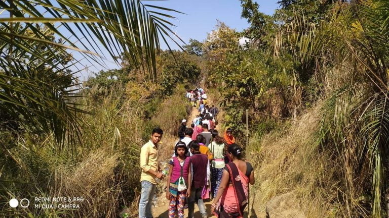 मदार बाबा मेला मदरिया पहाडमा हिन्दु मुस्लिम दुबैकाे आस्थाका साझा केन्द्र