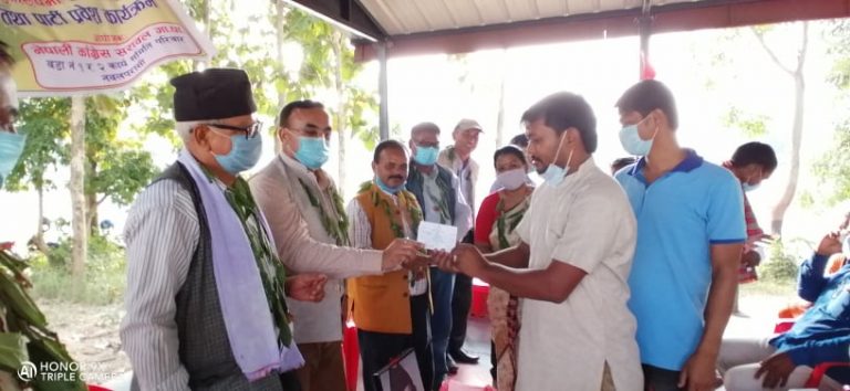 दुई वडा अध्यक्ष सहित ४० जनाले गरे काङ्ग्रेसमा प्रवेश