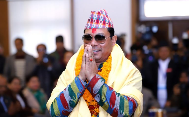 रेशम चौधरीले नयाँ दल दर्ता गर्दै, कानुनी अड्चन आए श्रीमतीलाई अध्यक्ष