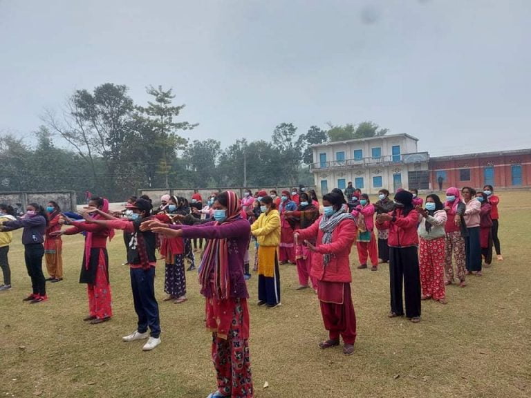 नवलपरासीमा आत्मरक्षा सिक्दै किशोरी