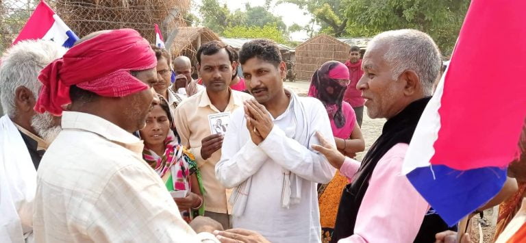 अध्यक्ष पदका उम्मेदवार करम हुसेन अन्सारी जुटे घरदैलोमा