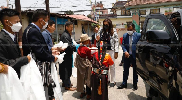 नेपालमा तिब्बती शरणार्थी शिविरको निरीक्षण गर्न अमेरिकी उपमन्त्री पुग्दा चीनमा भुईचालो