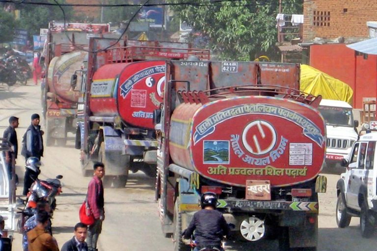 भारतले संकटग्रस्त श्रीलंकालाई ४० हजार मेट्रिक टन पेट्रोल पठायो