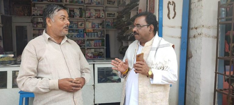 नवलपरासी-२ का स्वतन्त्र उम्मेदवार विजय अग्रहरि चुनावी घरदैलो अभियानमा