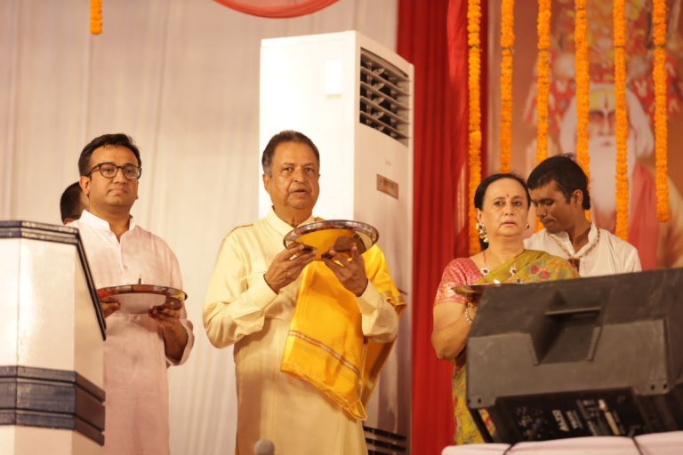 उद्योगपति वरूण चौधरीलाई युवाहरूले दिए “हिन्दू हृदयसम्राट” र “सामाजिक हिरो”को उपाधी