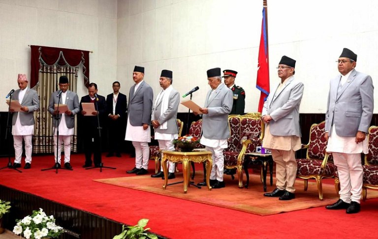 नवनियुक्त ३ जना मन्त्रीले शपथ लिए