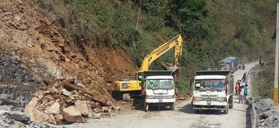 पहिरोले अवरुद्ध मुग्लिङ–नारायणगढ सडकखण्ड सञ्चालनमा