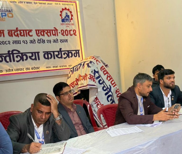 प्रथम बर्दघाट एक्सपोमा अटो रिक्सा व्यवसायीको साथ : भाडामा आकर्षक छुट दिने